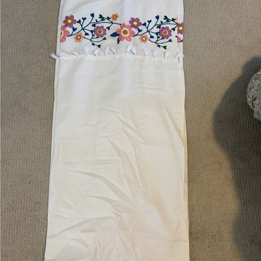 Pillowfort White Fabric with Teal Tag